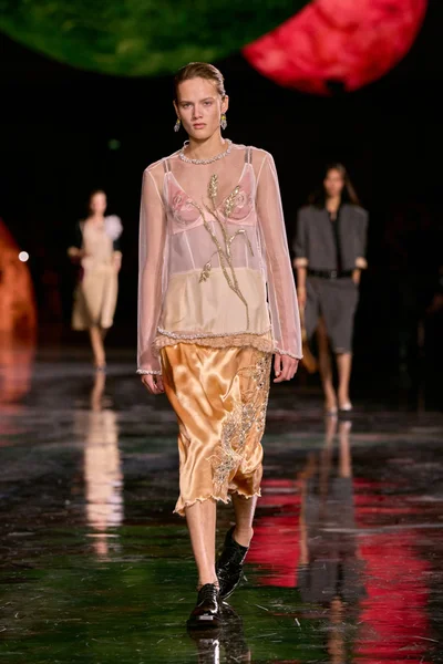 Look 4